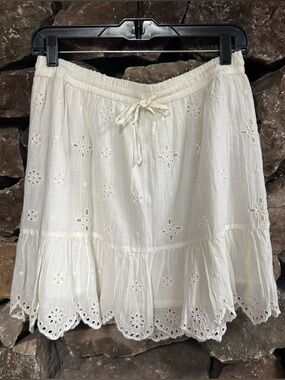 BNWT aerie White/Off White Eyelet Tiered Ruffled Lined Skirt